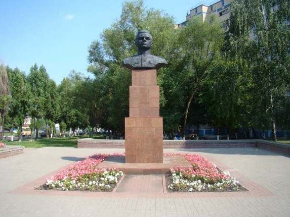 Памятники родного города.