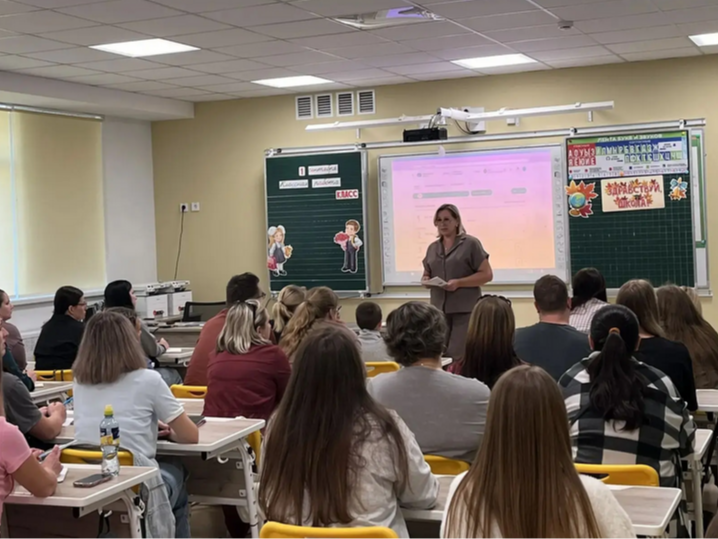 Первый шаг в школьную жизнь: в МБОУ СОШ №43 прошло собрание для родителей первоклассников.