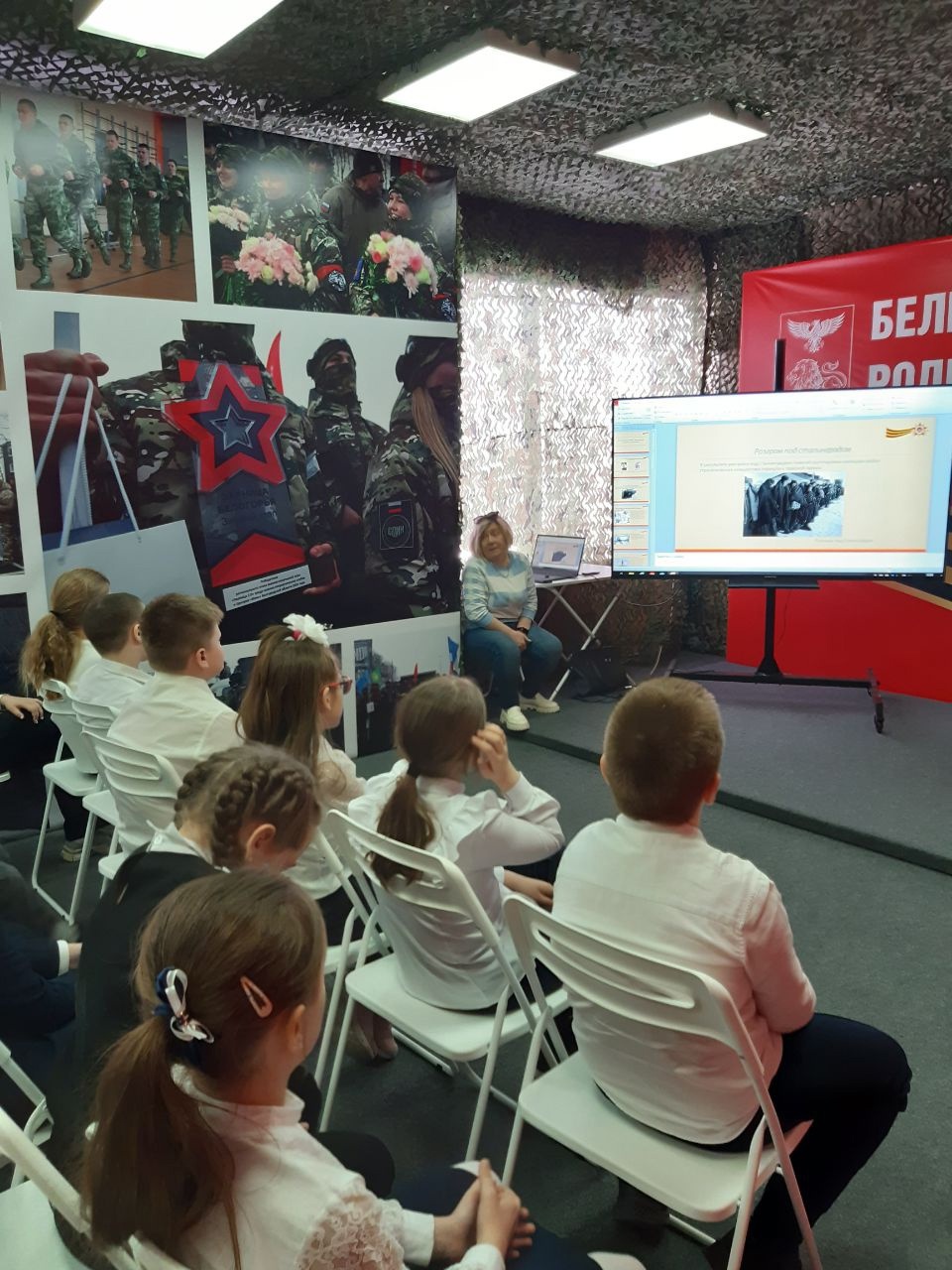 В преддверии Дня Победы, накануне великого праздника, ученики 4 &amp;quot;Б&amp;quot; и 3 &amp;quot;Б&amp;quot; классов отправились на увлекательную экскурсию в Штаб Победы во Дворце детского творчества!.