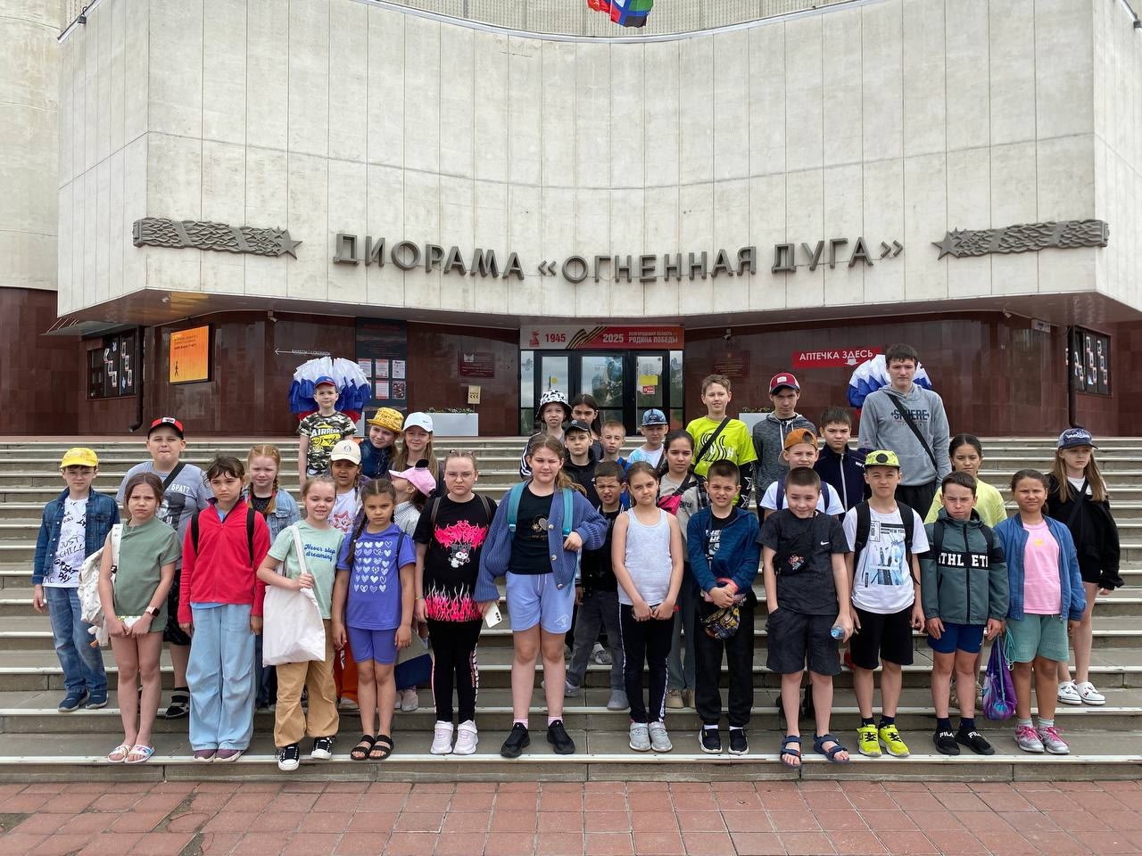 Отлично! Вот пост о насыщенном дне в школьном лагере, полном приключений и новых знаний!.