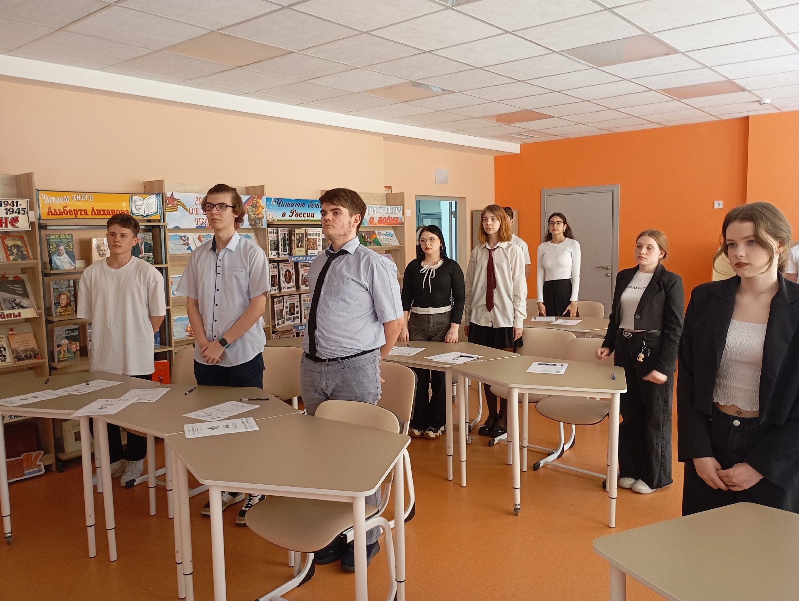 Наши ученики вместе с Председателем Белгородского городского Совета Радченко В.В. приняли участие в Международной акции &amp;quot;Диктант Победы&amp;quot;!.