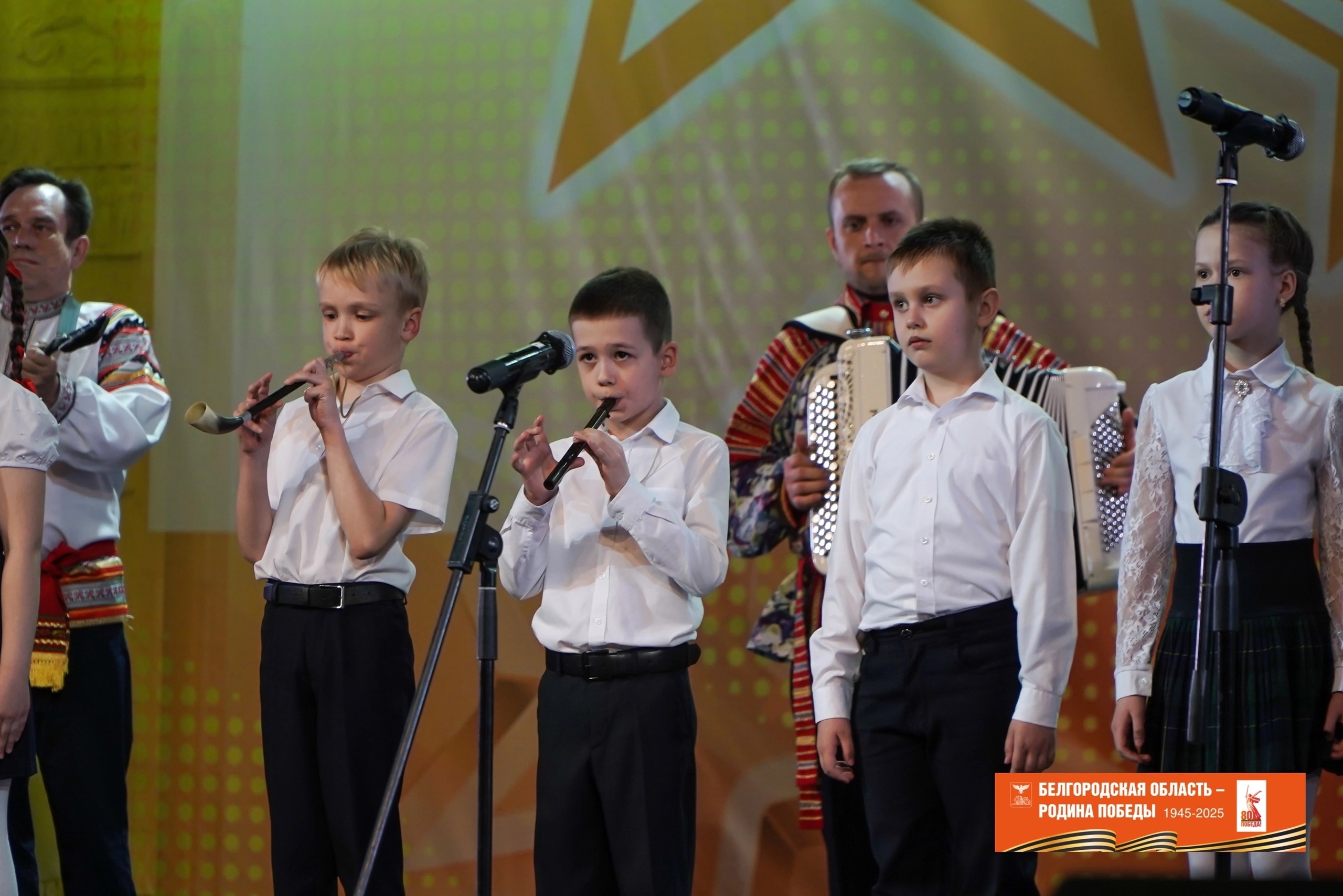 Младшая группа фольклорно-инструментального ансамбля «Акулинка» приняла участие в открытом областном конкурсе «Навстречу Победе». Ансамбль занял почетное 1 место.